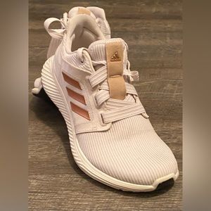 Adidas women’s running shoe size 6